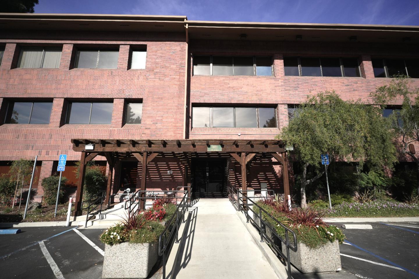 Front Image Thumbnail for ML81947088