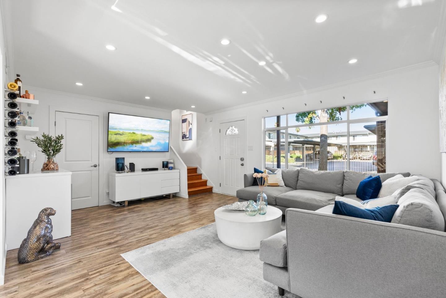 Front Image Thumbnail for ML81988779