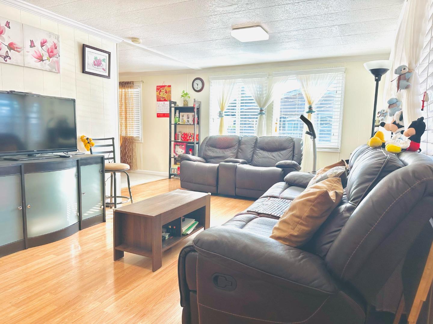 Front Image Thumbnail for ML81990753