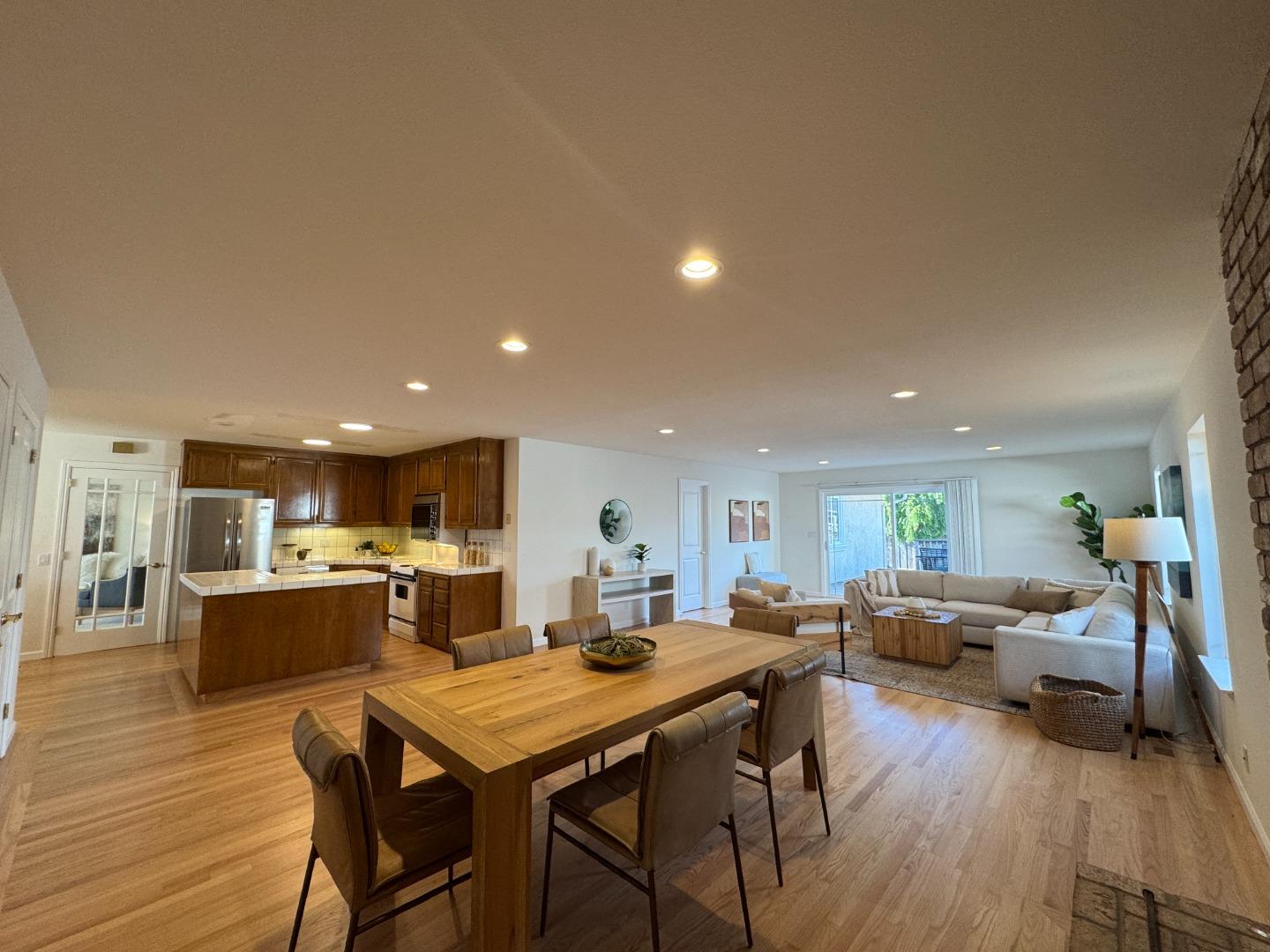 Front Image Thumbnail for ML81997017