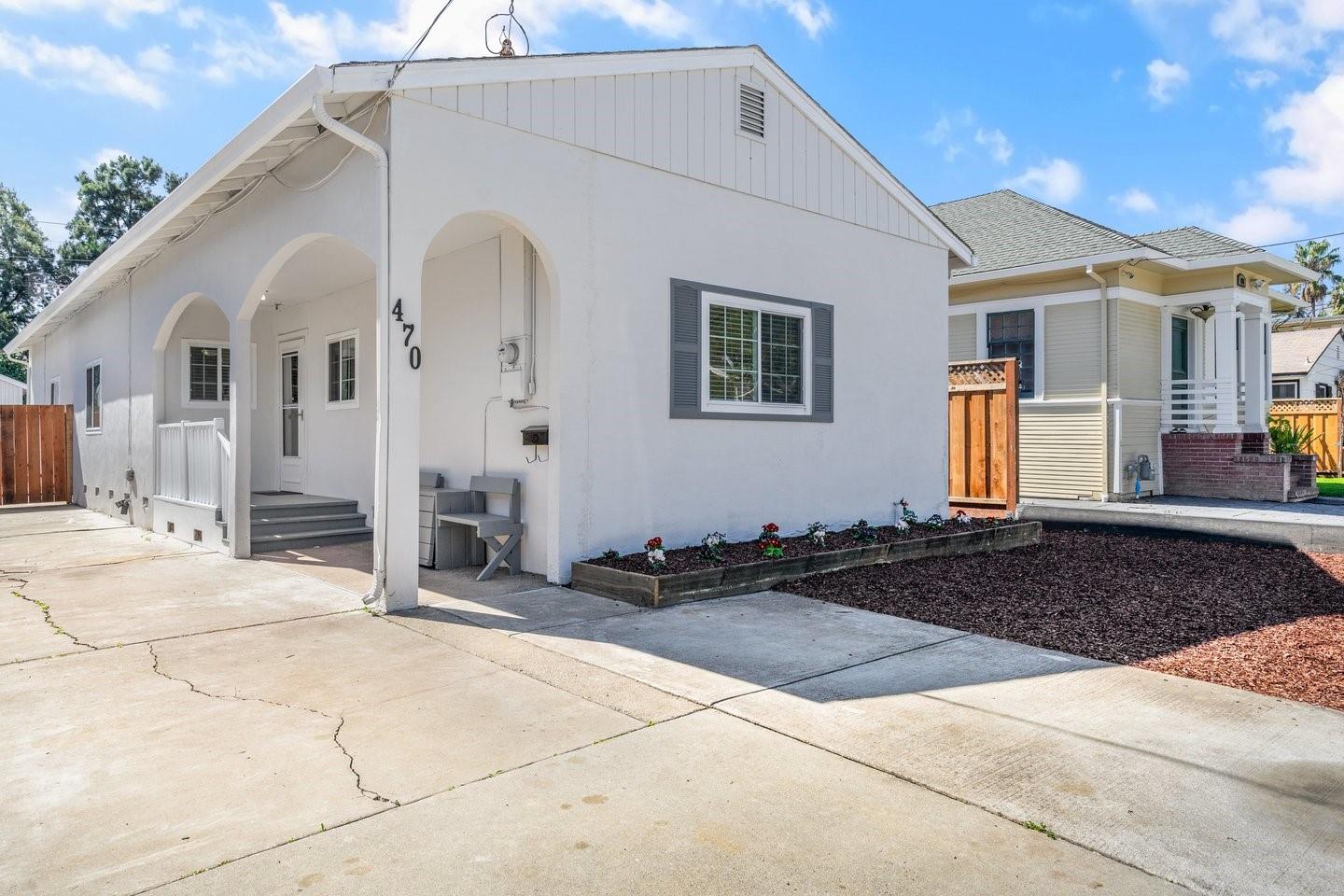 Front Image Thumbnail for ML81997405