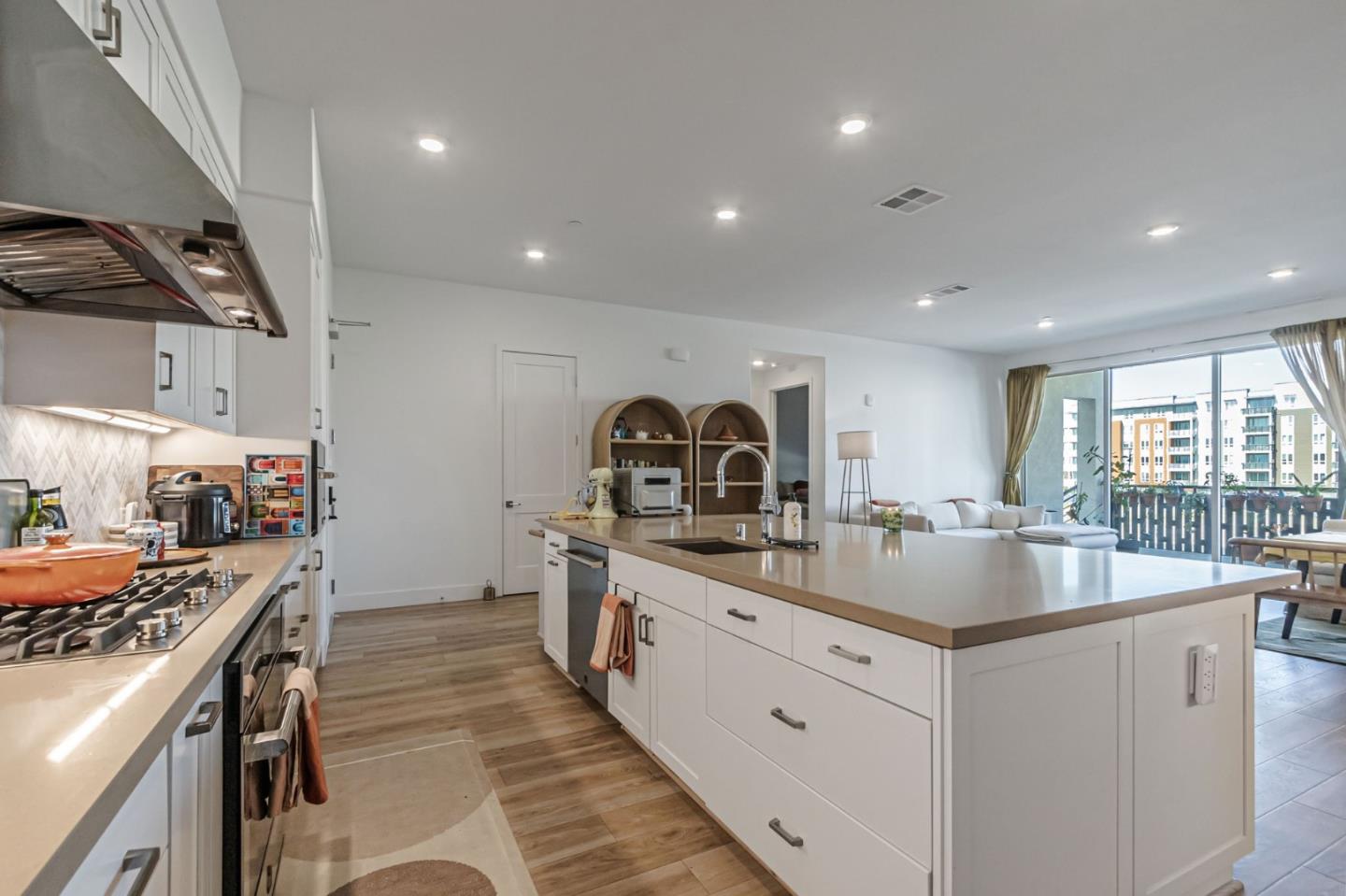 Front Image Thumbnail for ML81997654