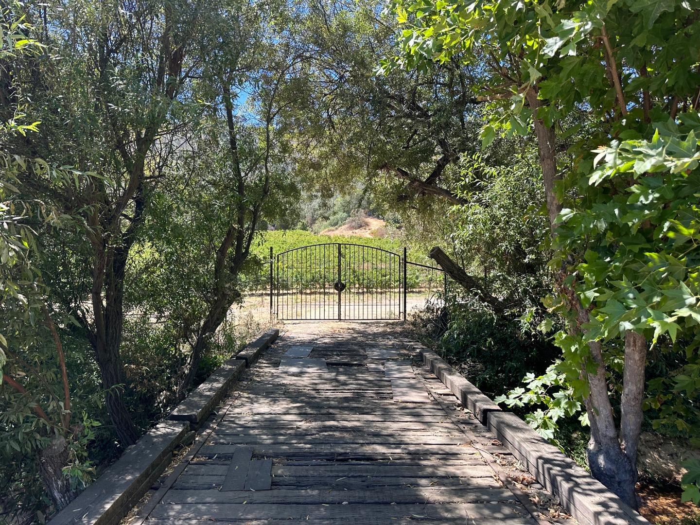 Front Image Thumbnail for ML81998600