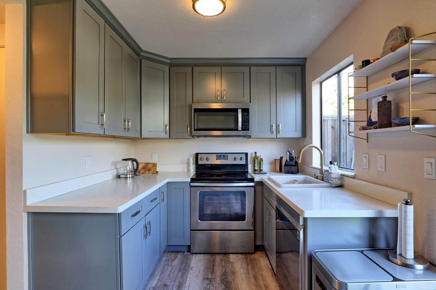 Front Image Thumbnail for ML81999205