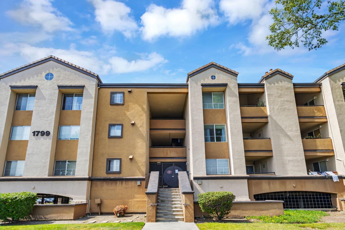 Front Image Thumbnail for ML82001119