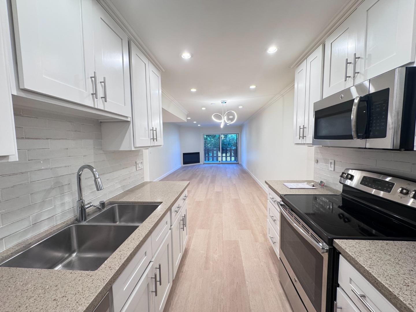 Front Image Thumbnail for ML82001278