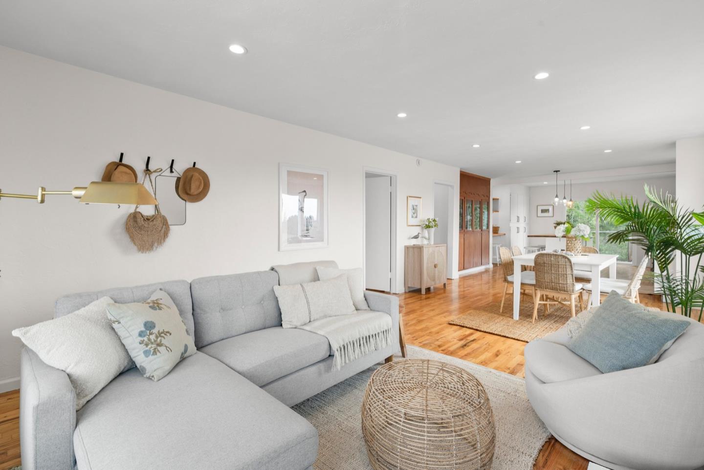 Front Image Thumbnail for ML82001873