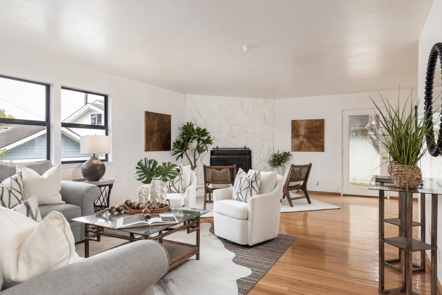 Front Image Thumbnail for ML82003619