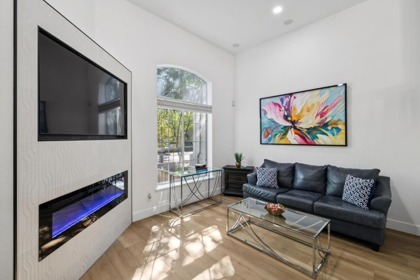 Front Image Thumbnail for ML82004280