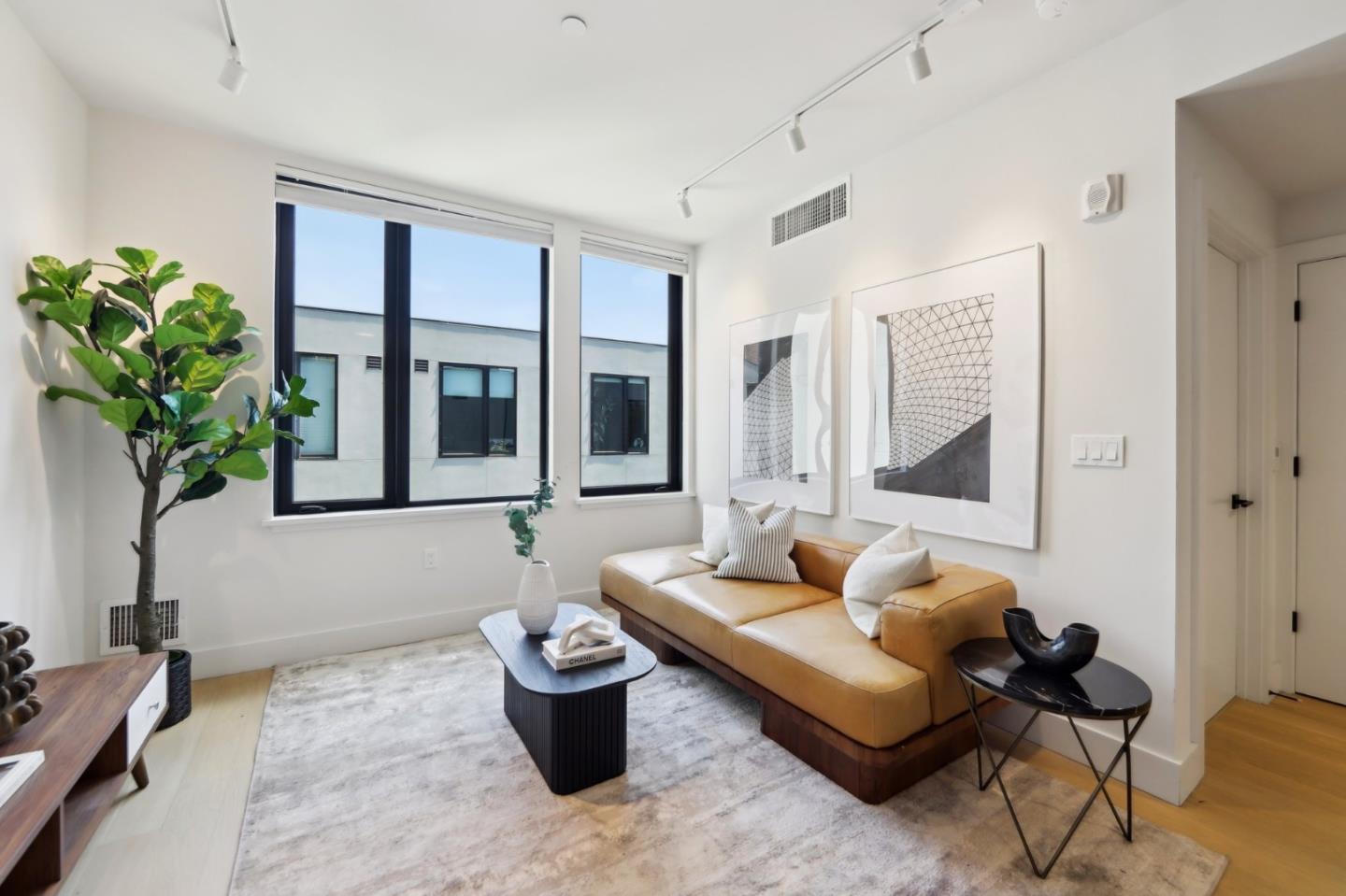 Front Image Thumbnail for ML82006031