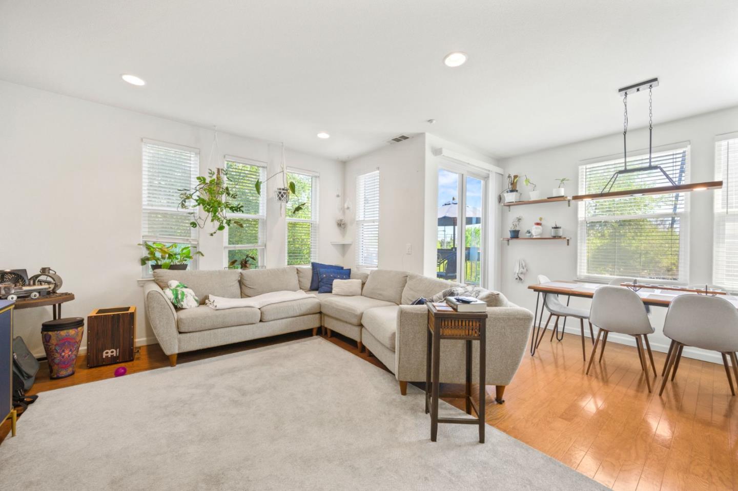 Front Image Thumbnail for ML82006139