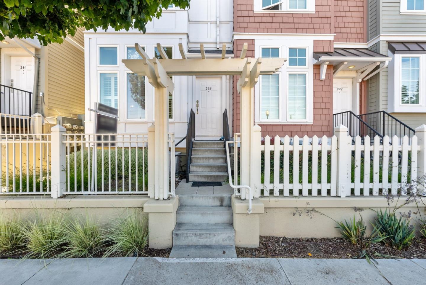 Front Image Thumbnail for ML82006446