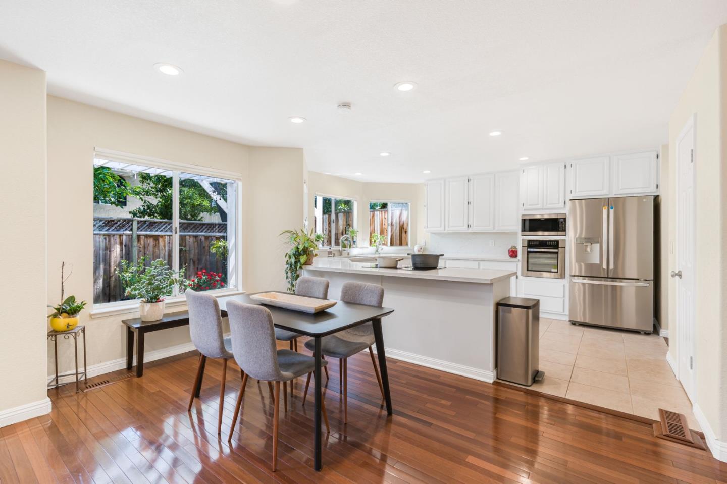 Front Image Thumbnail for ML82006714