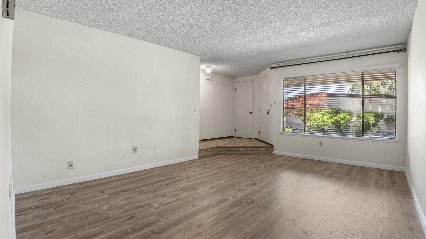 Front Image Thumbnail for ML82007013