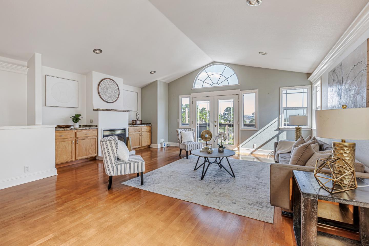 Front Image Thumbnail for ML82008009