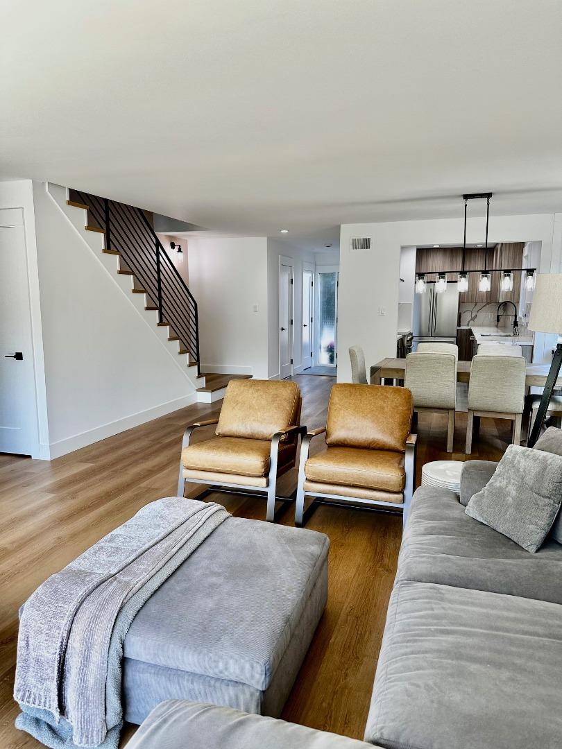 Front Image Thumbnail for ML82008322