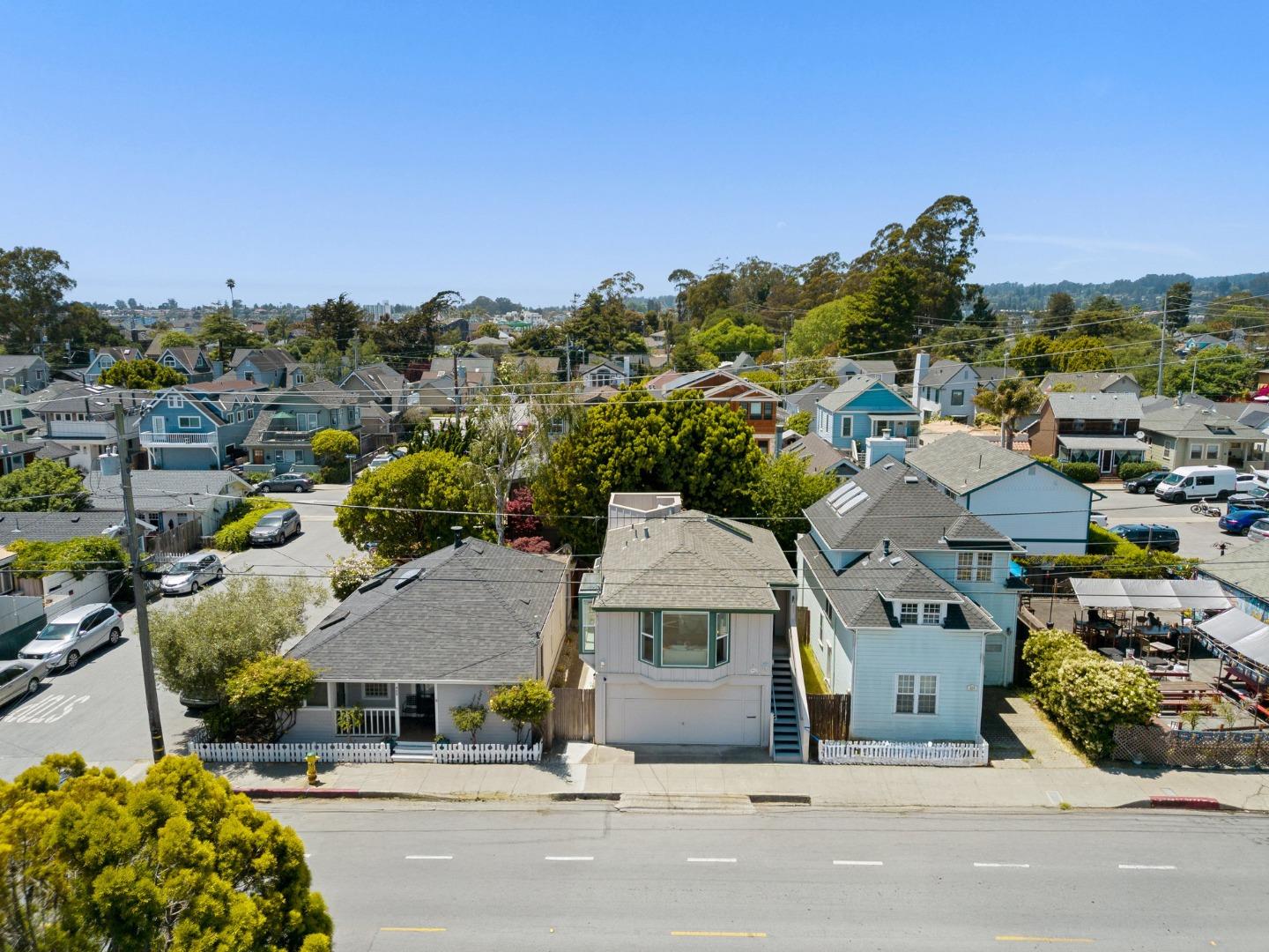 Front Image Thumbnail for ML82008437