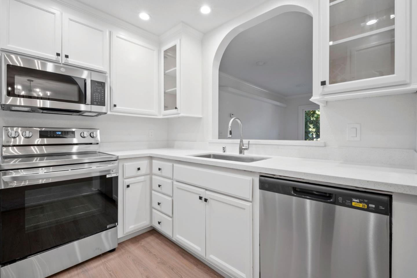 Front Image Thumbnail for ML82008445