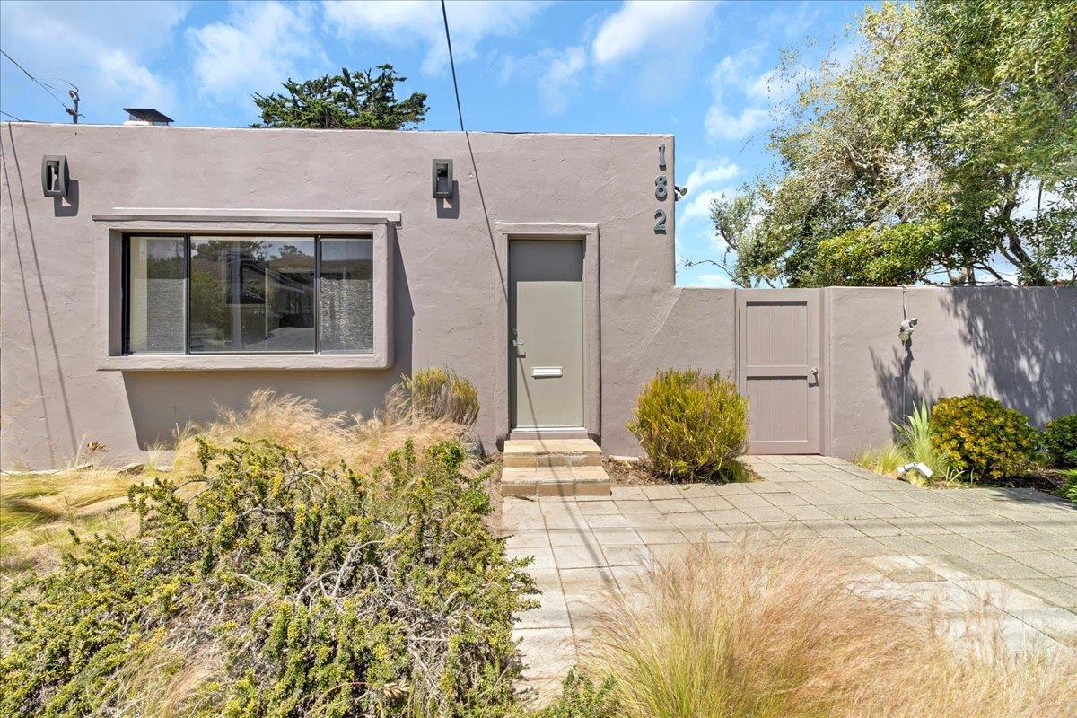 Front Image Thumbnail for ML82008536