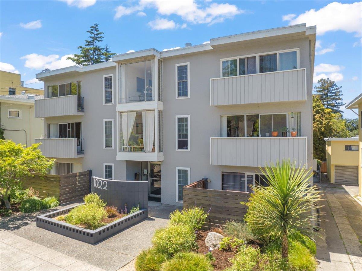 Front Image Thumbnail for ML82009080