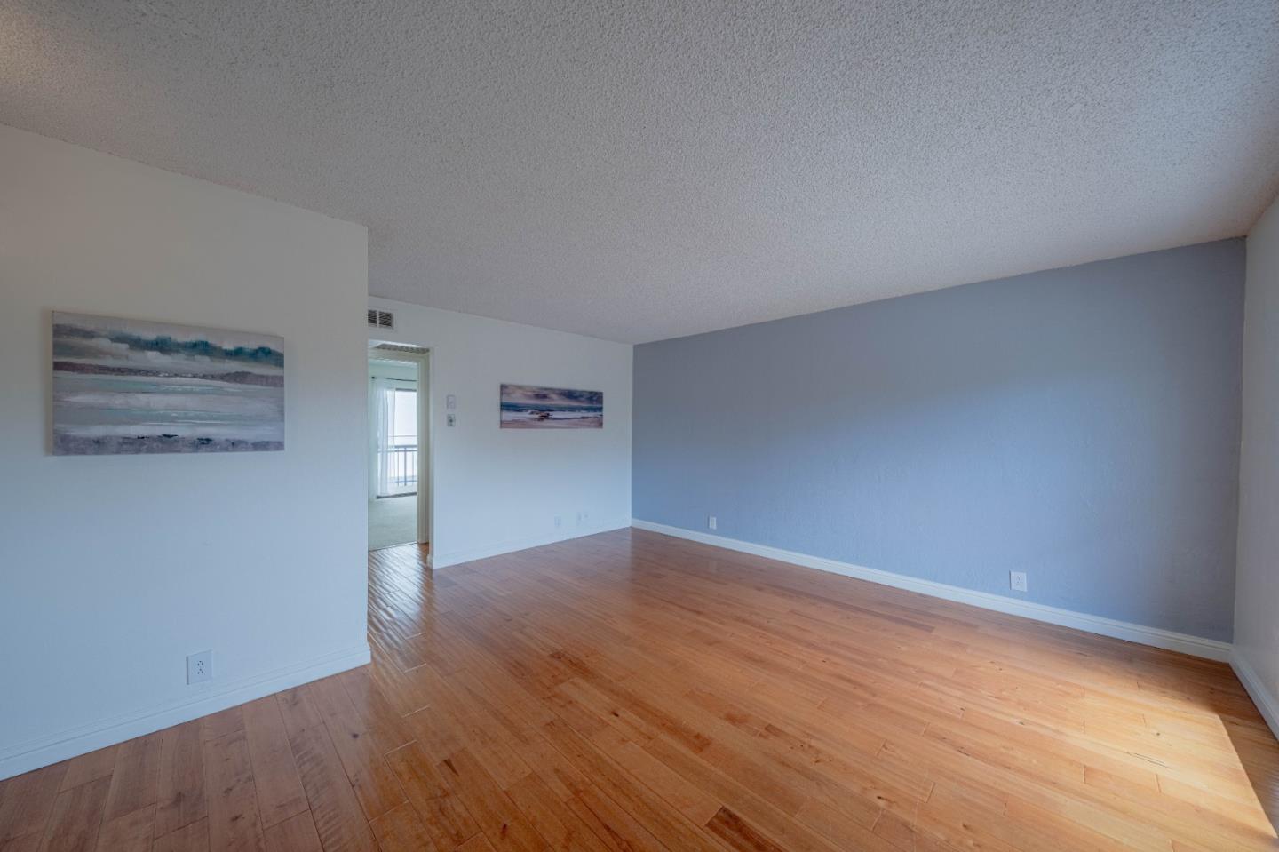 Front Image Thumbnail for ML82009333