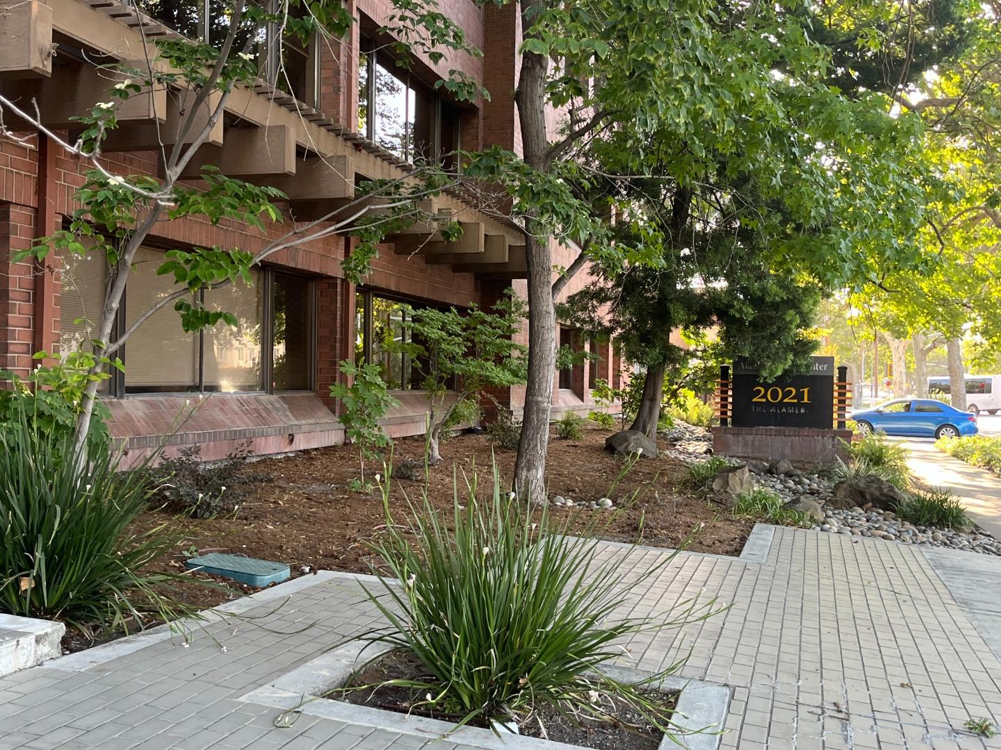 Front Image Thumbnail for ML82009368