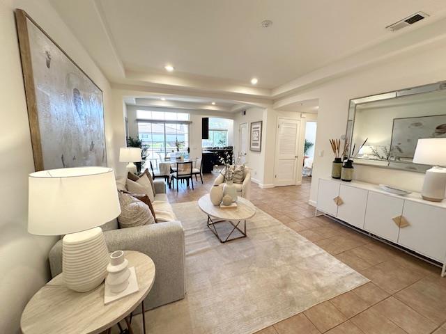 Front Image Thumbnail for ML82009578