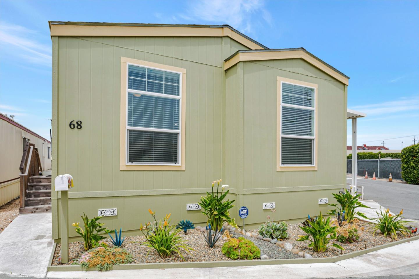 Front Image Thumbnail for ML82010861