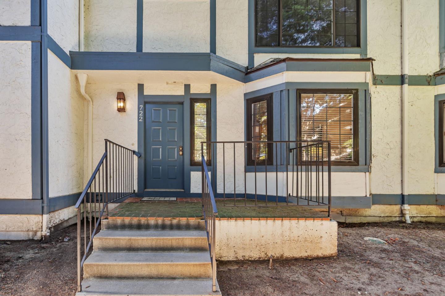 Front Image Thumbnail for ML82011011