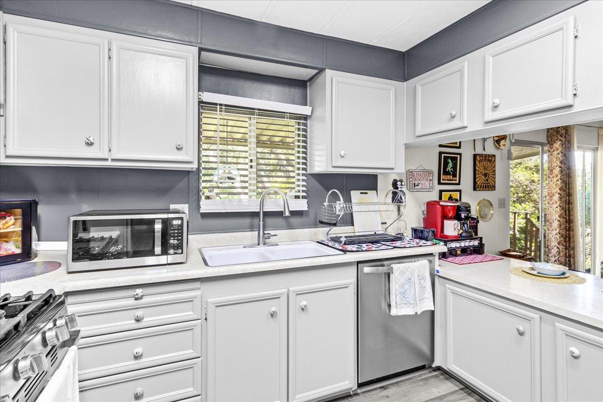 Front Image Thumbnail for ML82011027