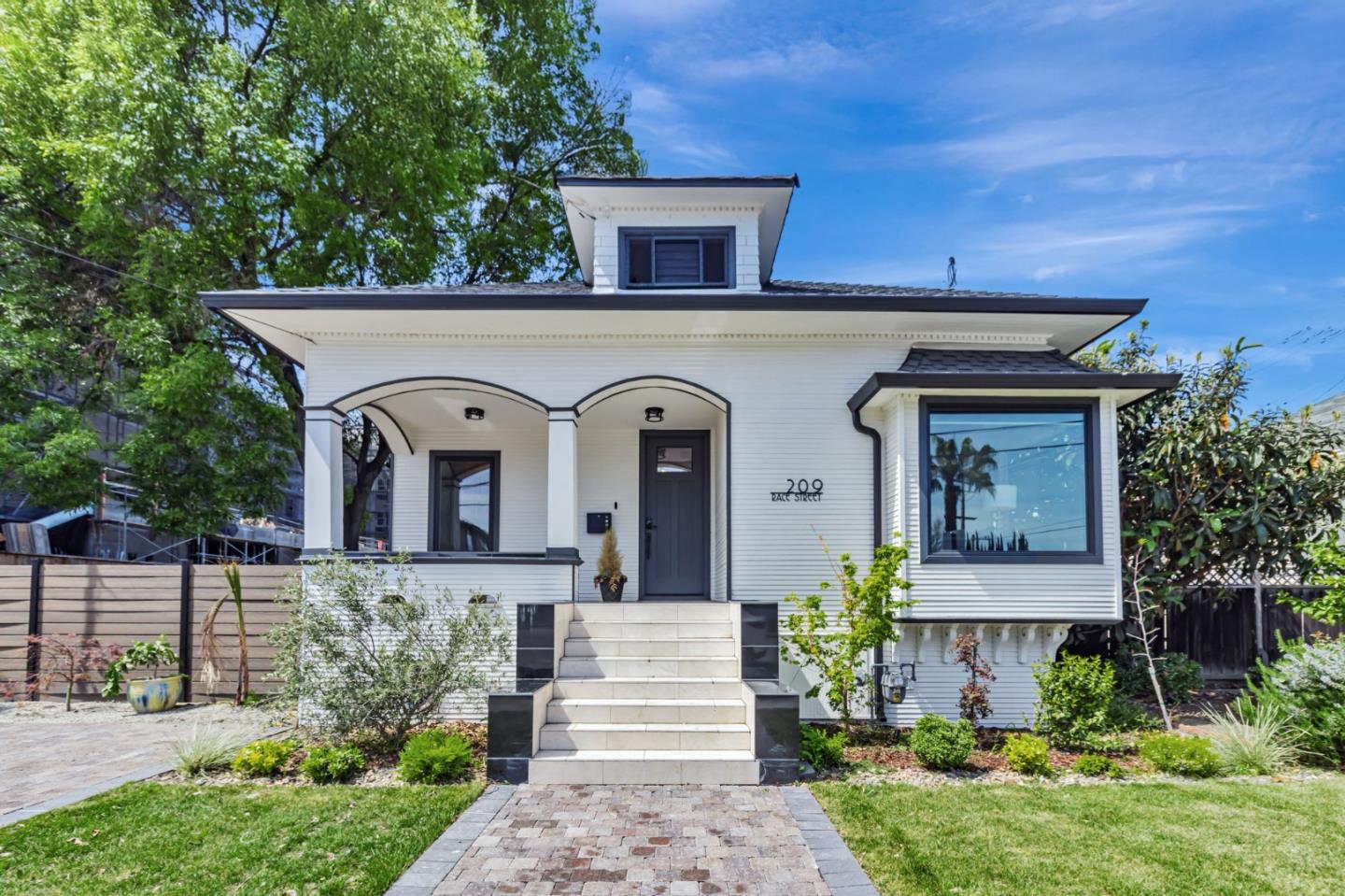 Front Image Thumbnail for ML82011099