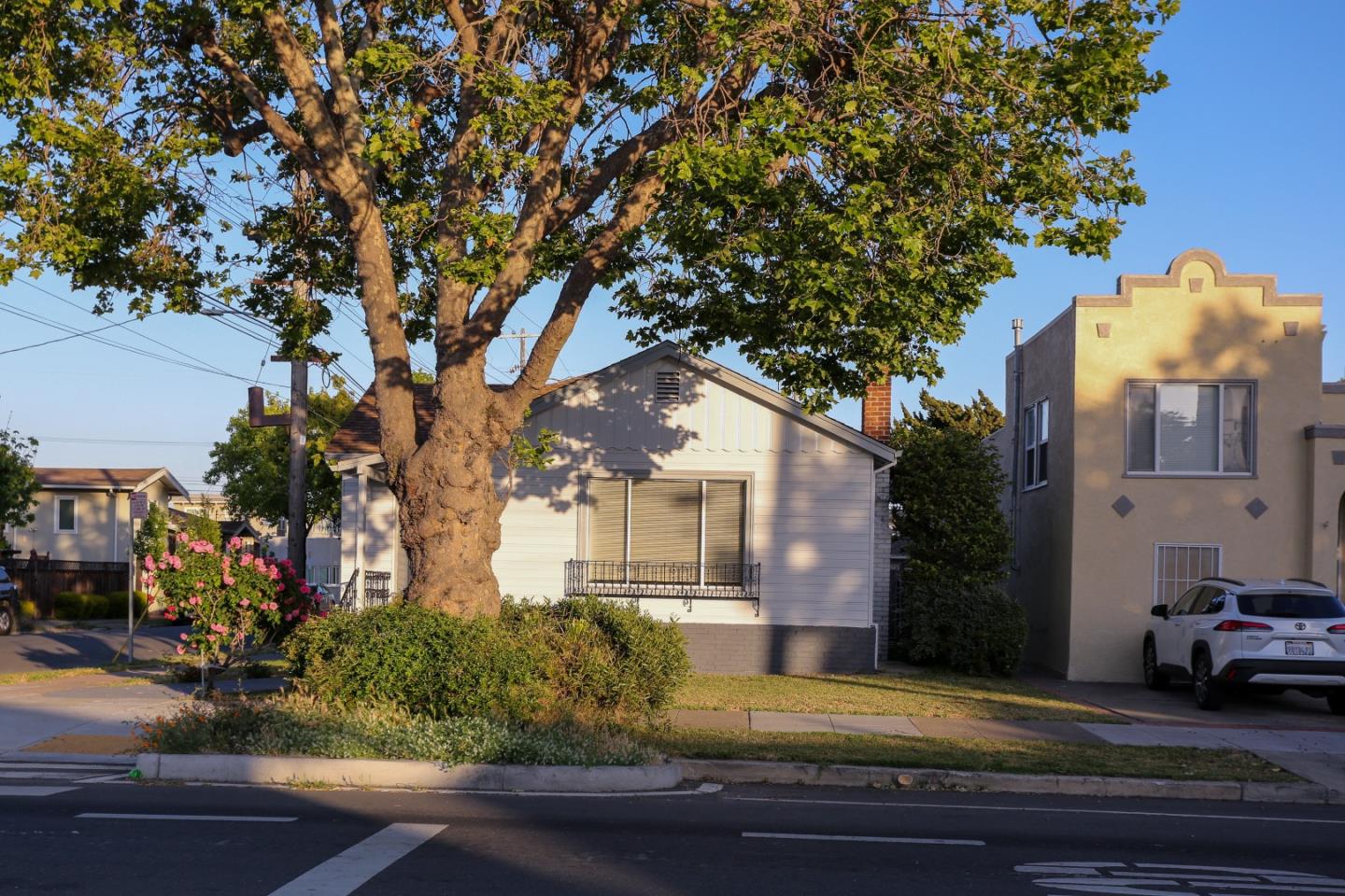 Front Image Thumbnail for ML82011101