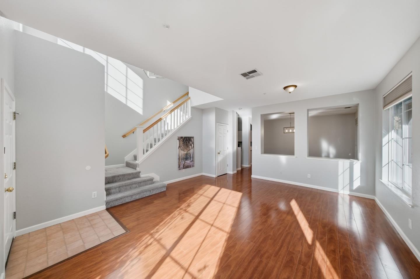 Front Image Thumbnail for ML82011112