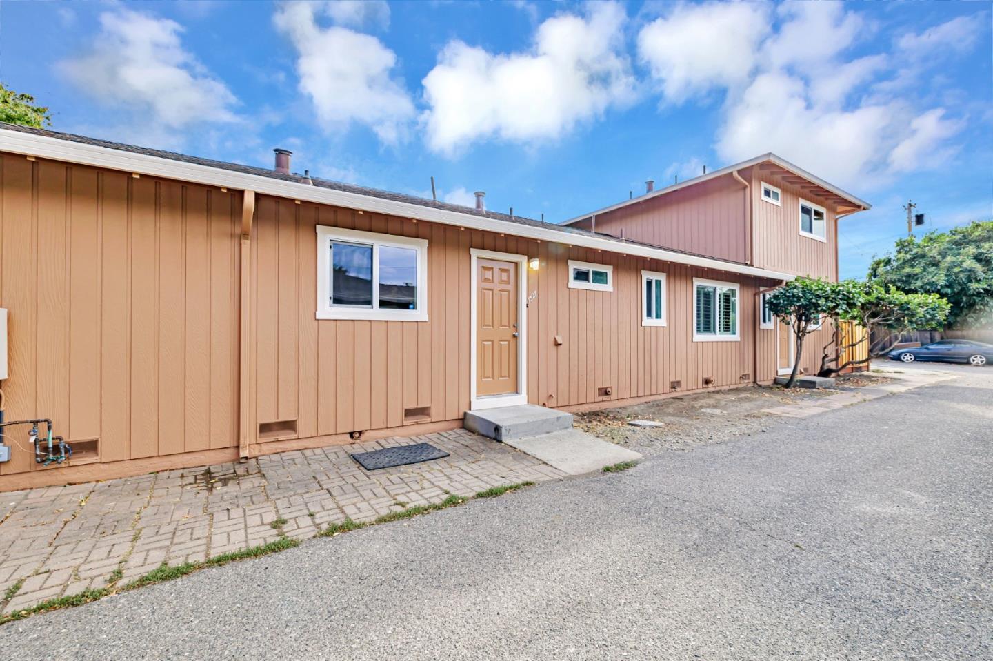 Front Image Thumbnail for ML82011376