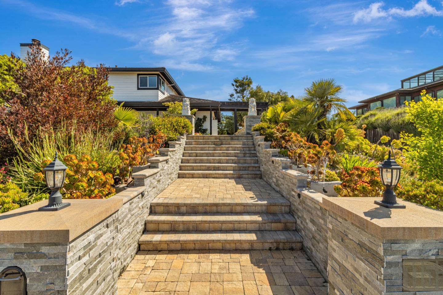 Front Image Thumbnail for ML82011494