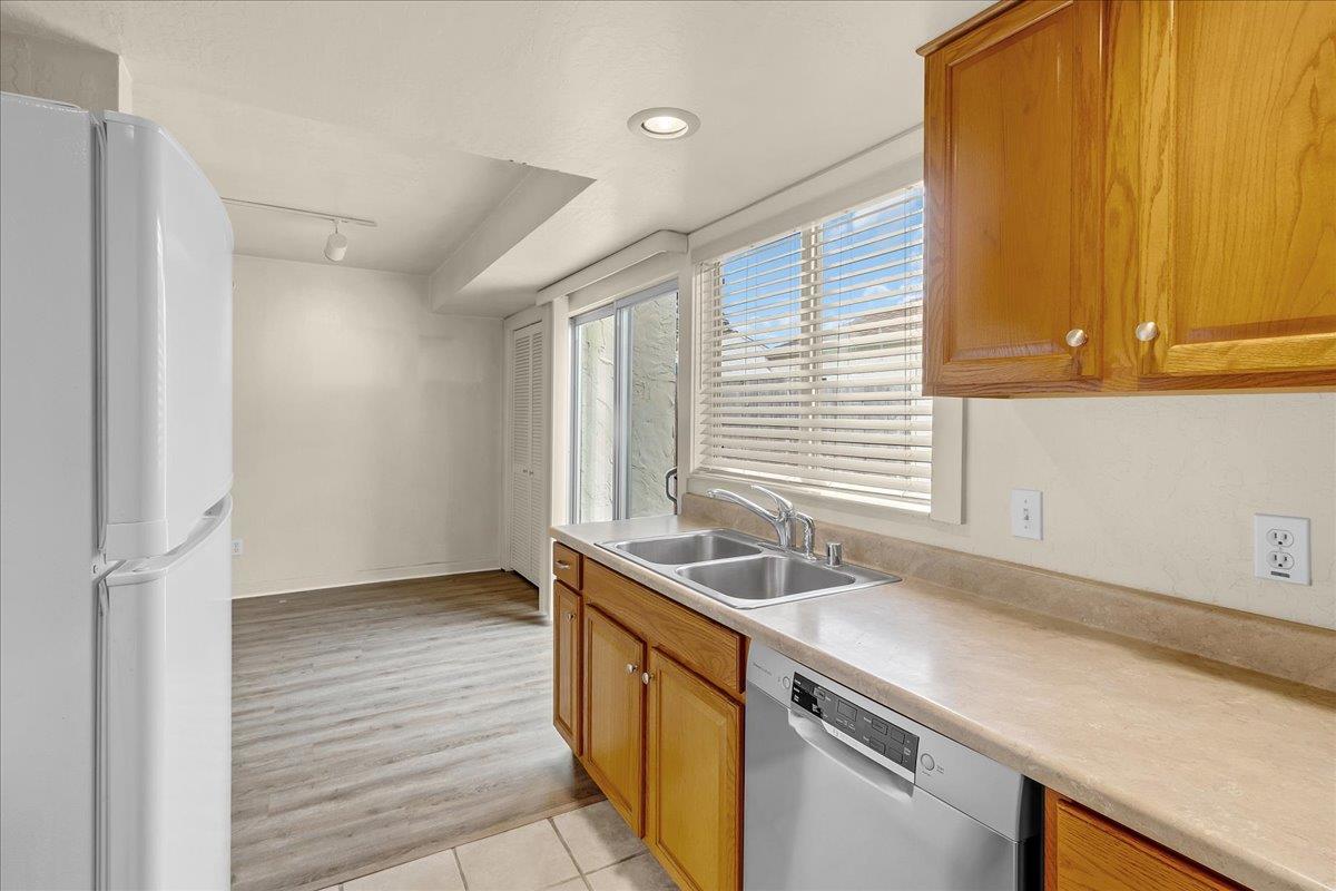 Front Image Thumbnail for ML82011881