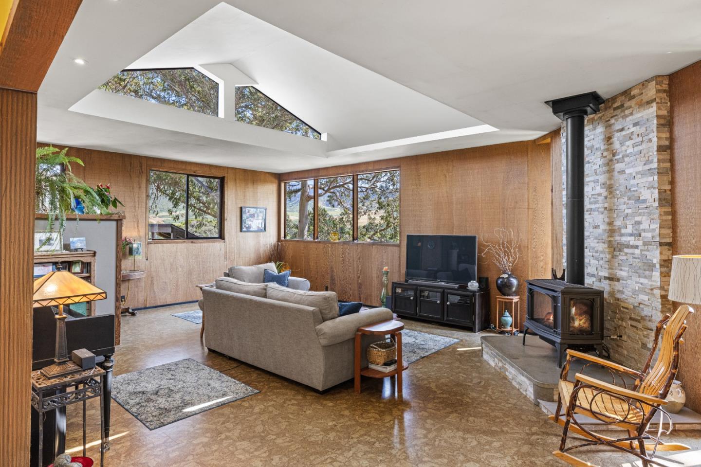 Front Image Thumbnail for ML82012090