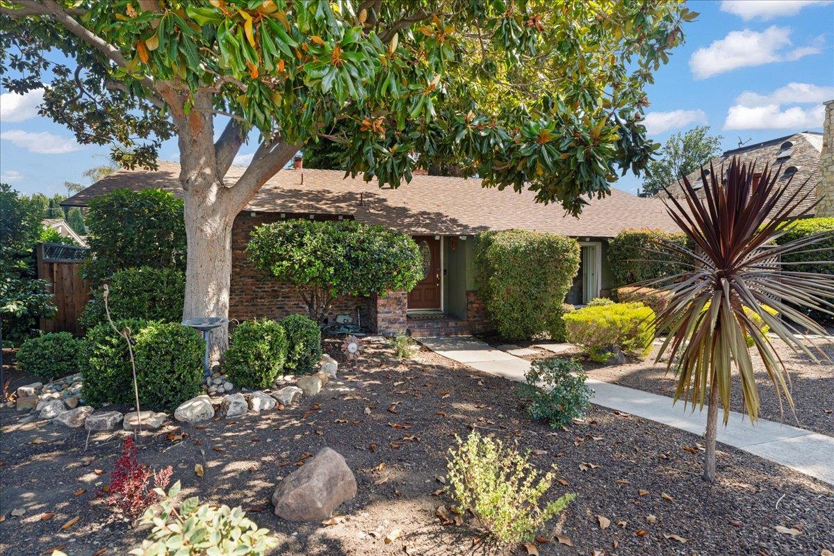 Front Image Thumbnail for ML82012216