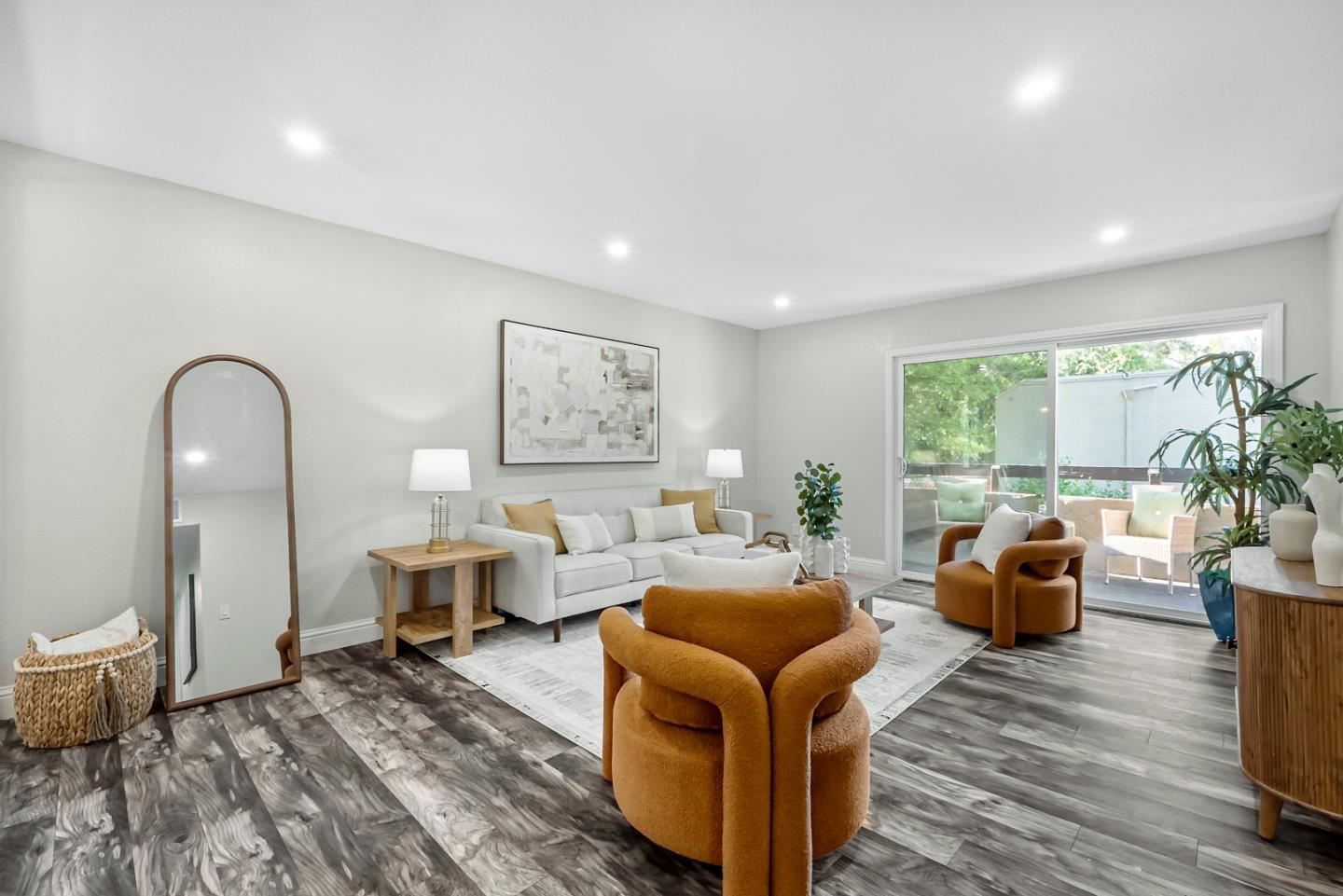 Front Image Thumbnail for ML82012218