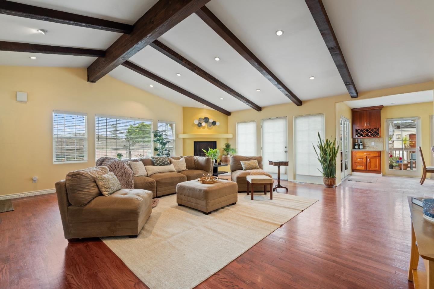 Front Image Thumbnail for ML82012469