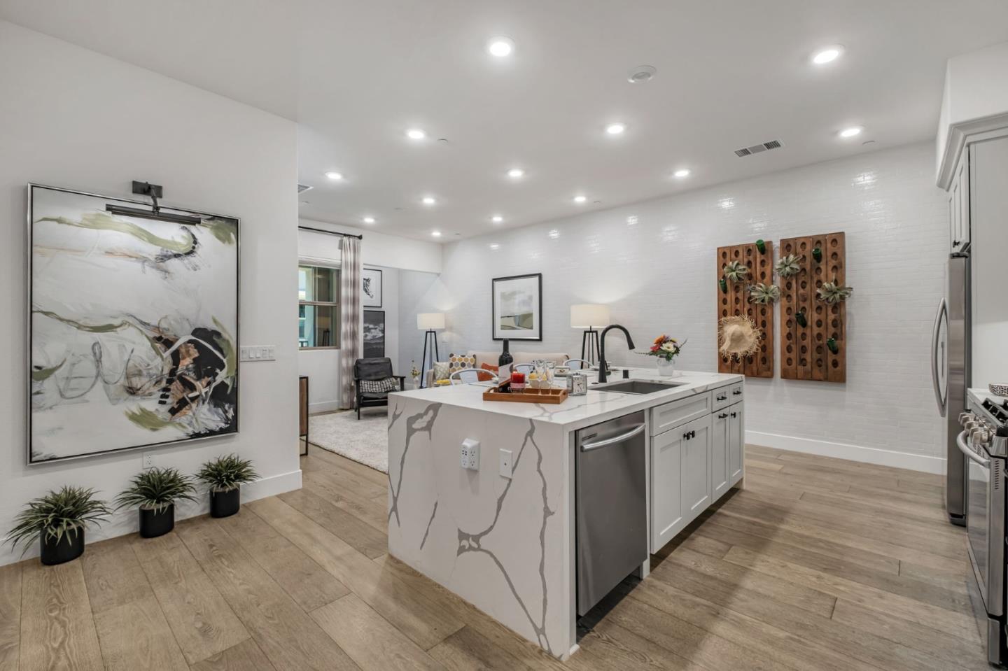 Front Image Thumbnail for ML82012726