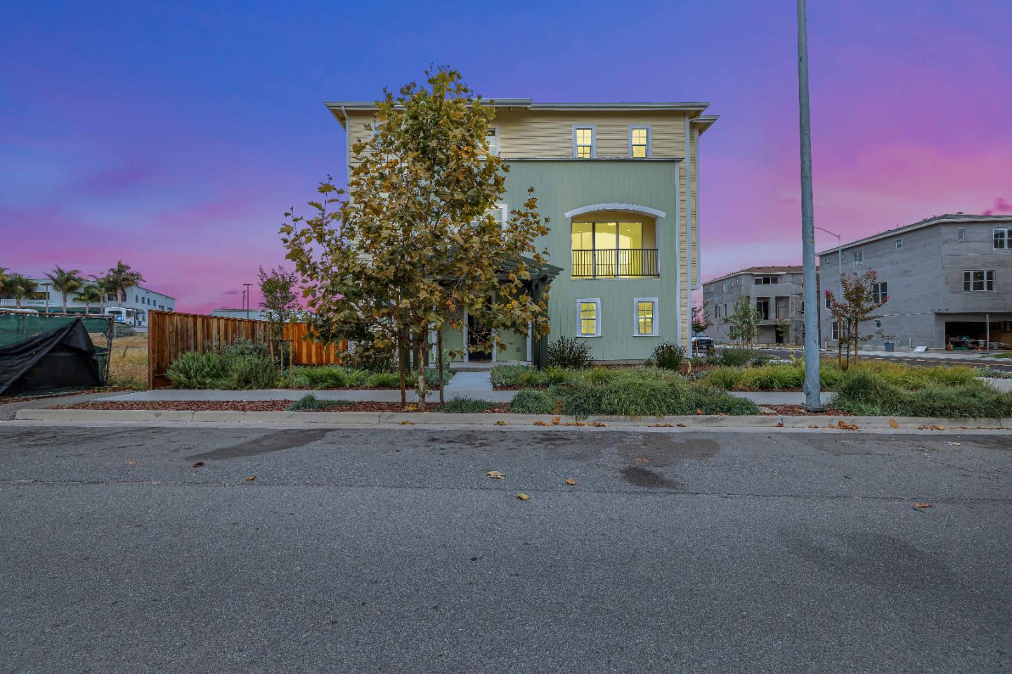 Front Image Thumbnail for ML82012836