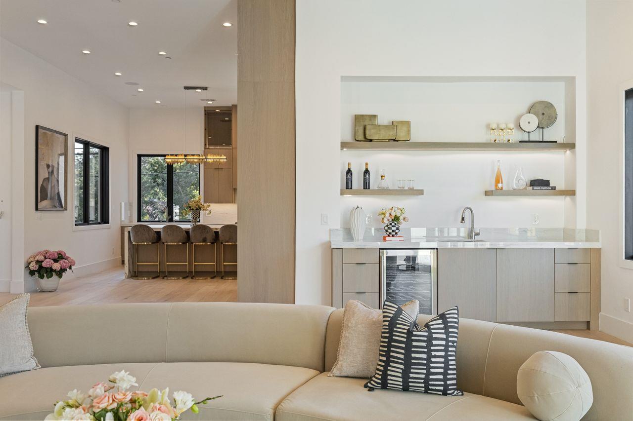 Front Image Thumbnail for ML82012969