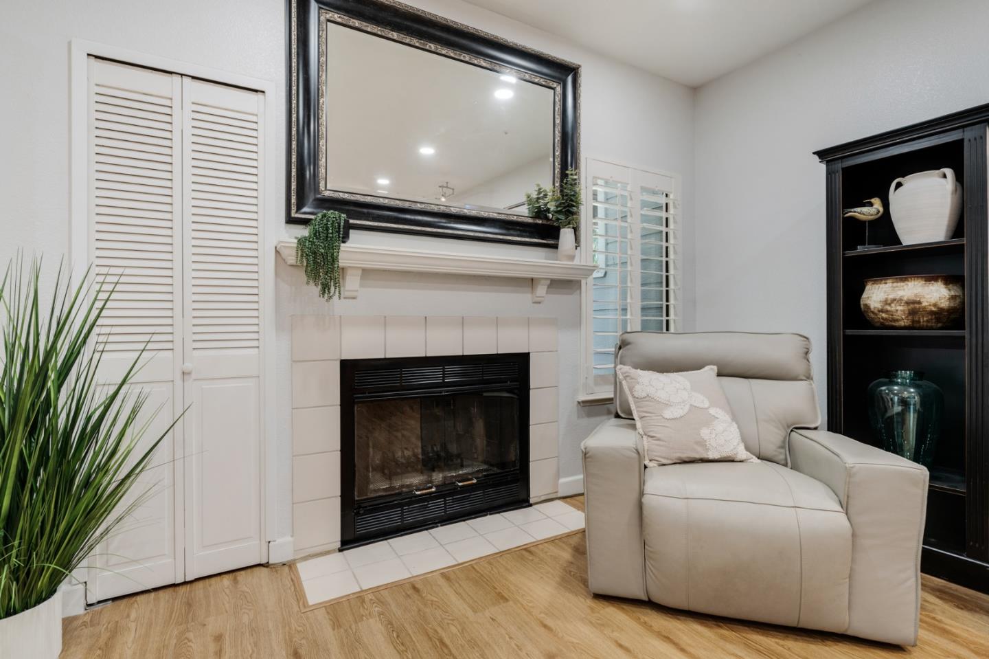 Front Image Thumbnail for ML82013459