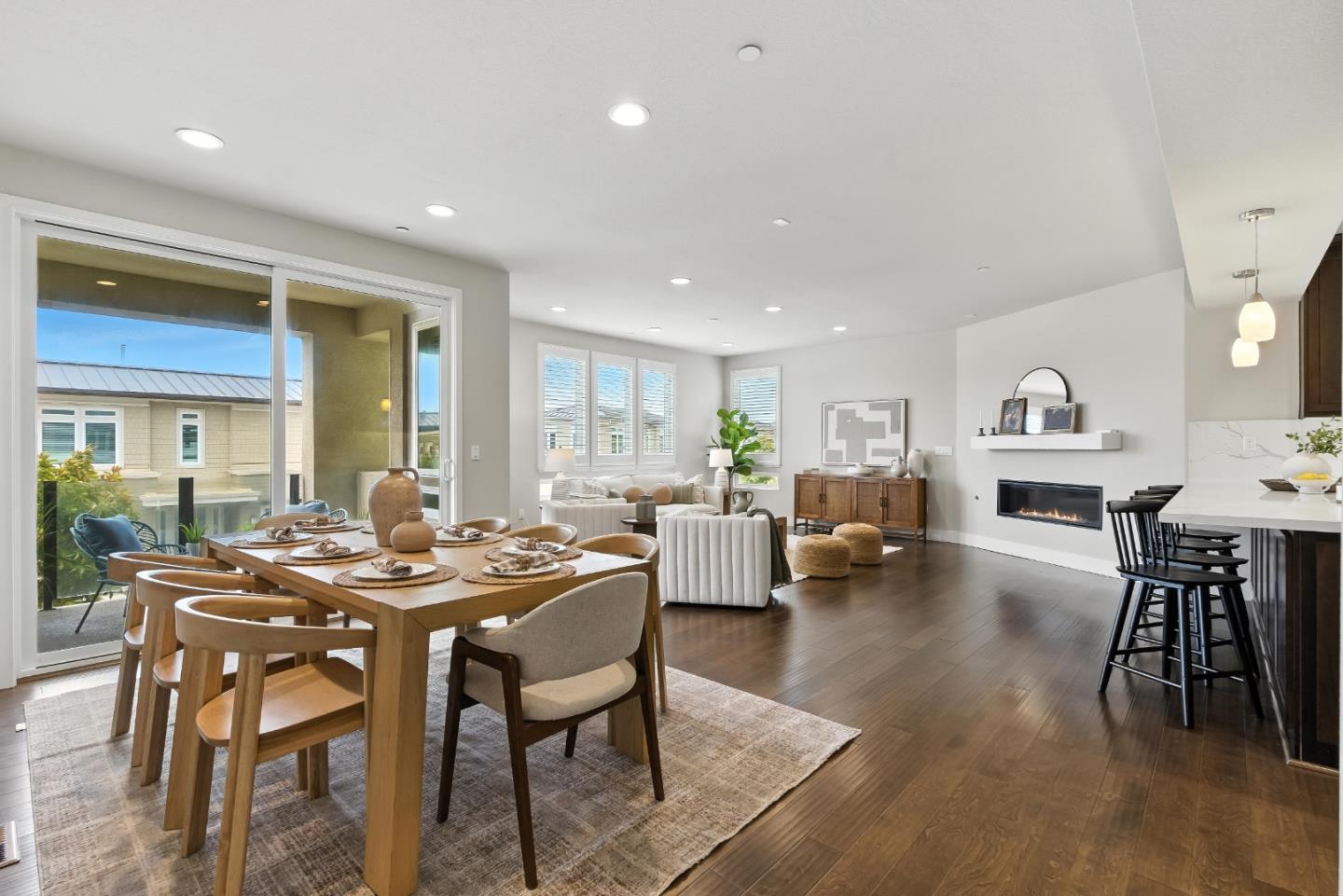 Front Image Thumbnail for ML82013634