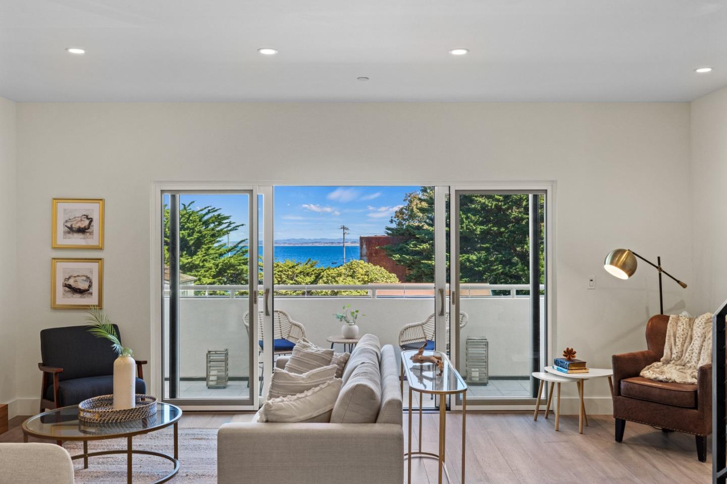 Front Image Thumbnail for ML82013781