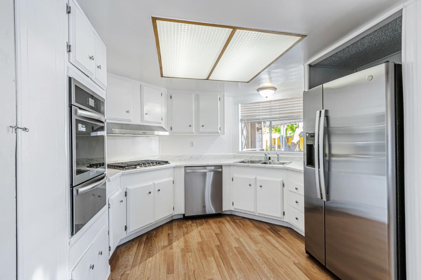 Front Image Thumbnail for ML82014477