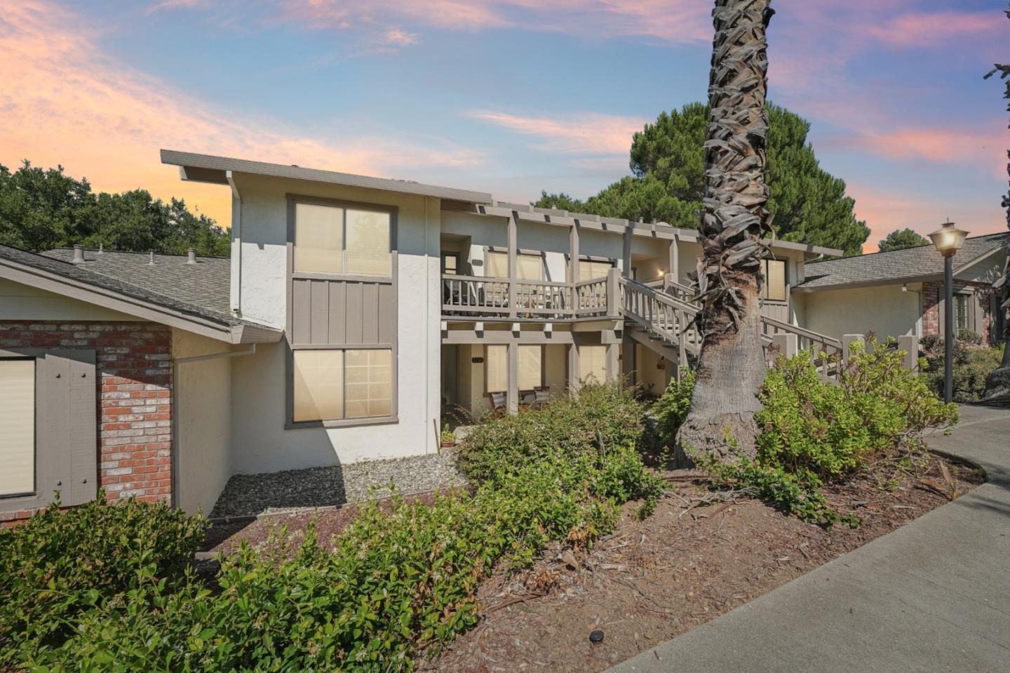 Front Image Thumbnail for ML82015086