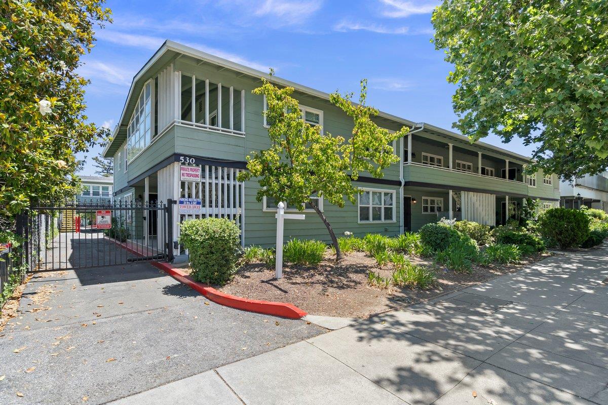 Front Image Thumbnail for ML82015189