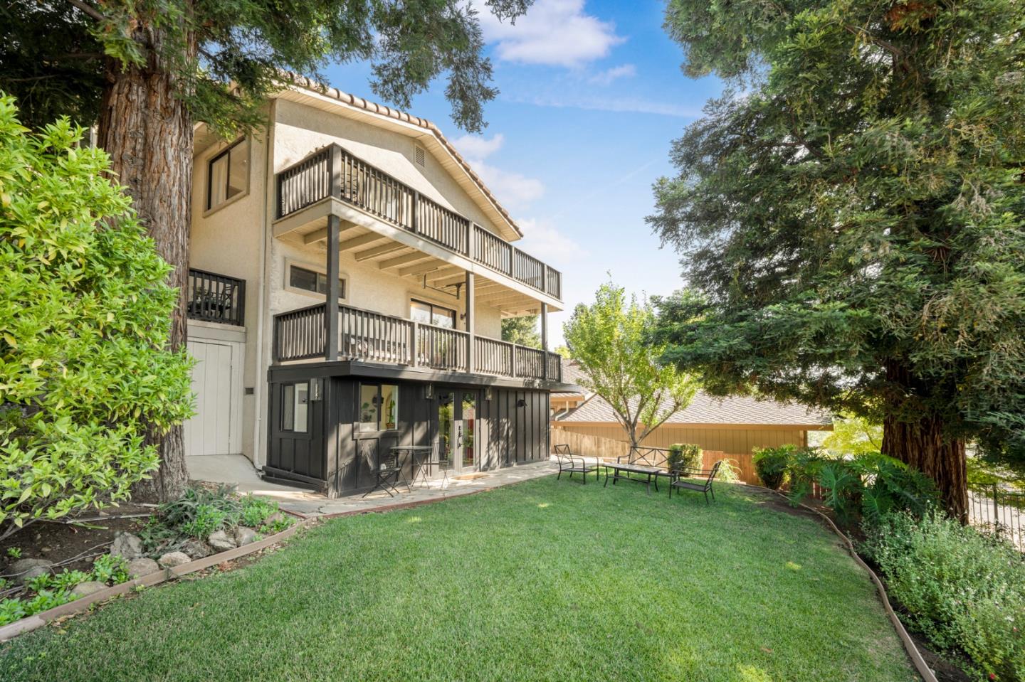 Front Image Thumbnail for ML82015310